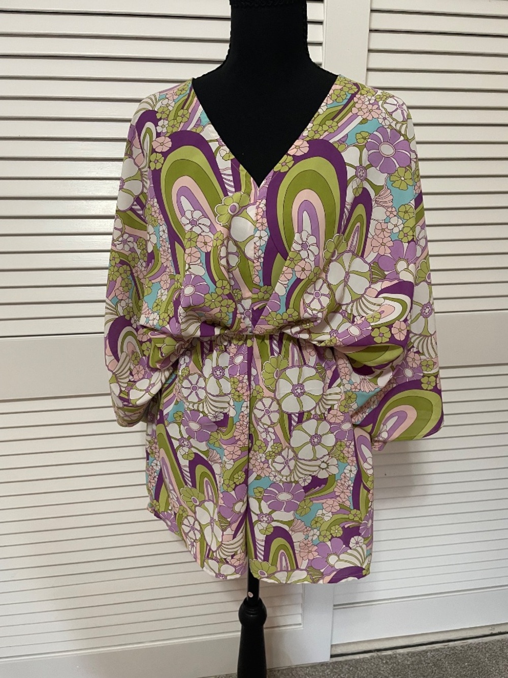Aakaa floral short romper. Size small.